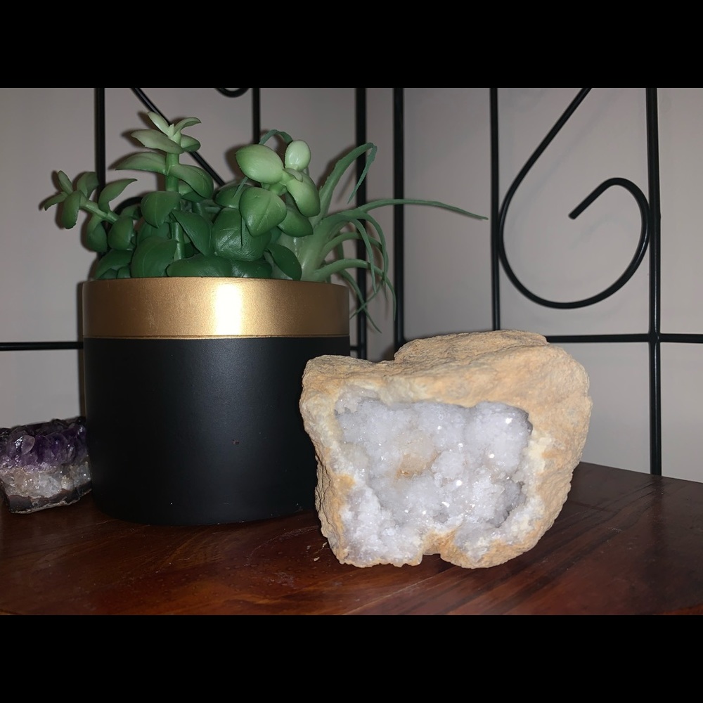 🤍White Quartz Geode.